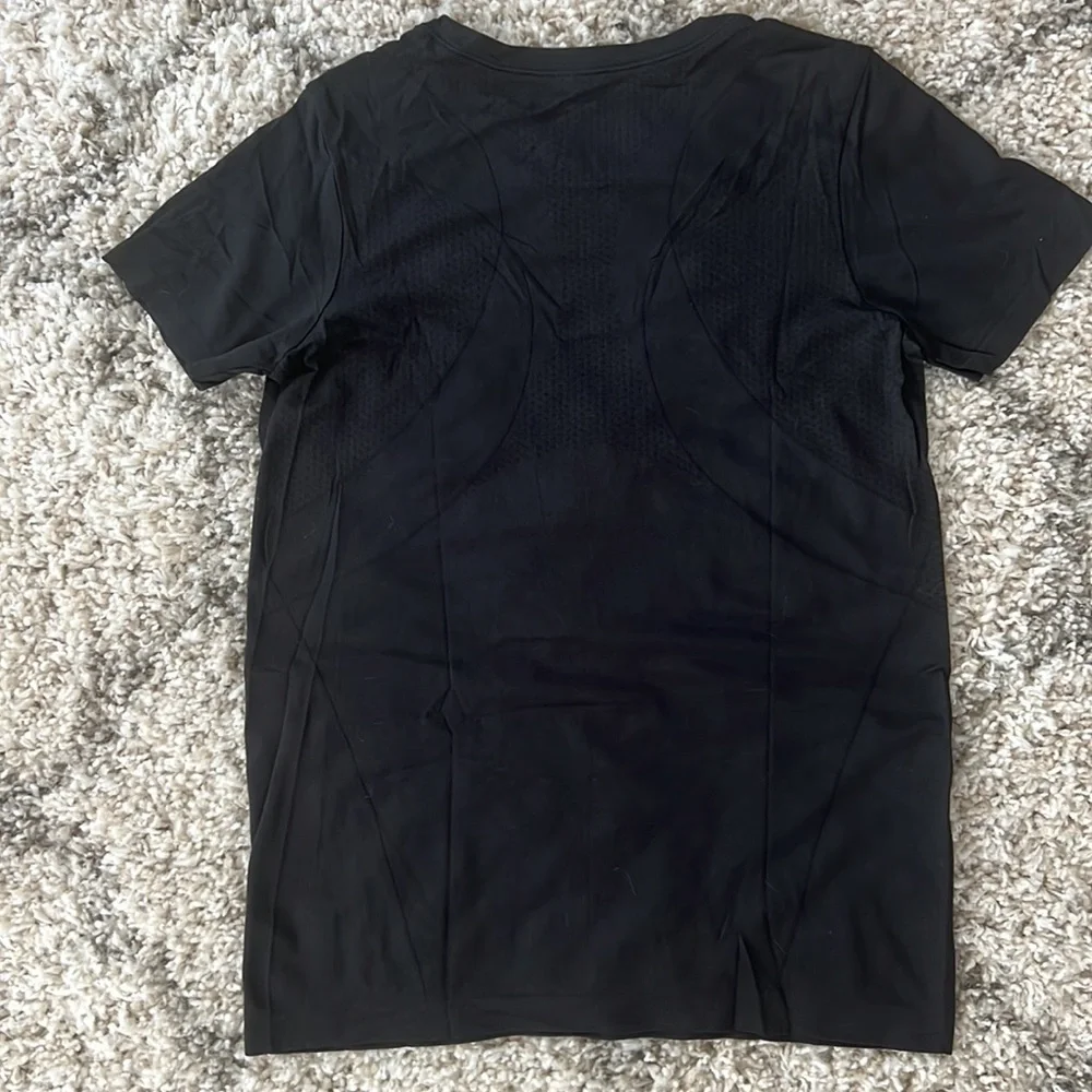 GAPFIT WOMENS ATHLETIC VENTED STRETCH SHIRT | BLACK | MEDIUM - Picture 2 of 3